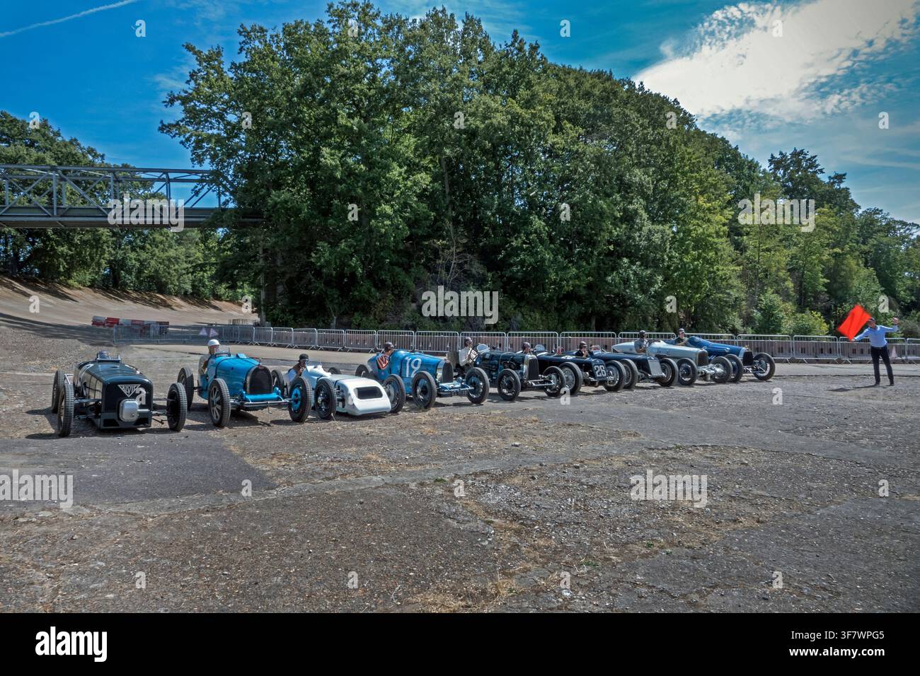 1926 Recréation de la ligne de départ du Grand Prix groupe aux Brooklands célébrations du 1er Grand Prix britannique 8/8/2026 Banque D'Images