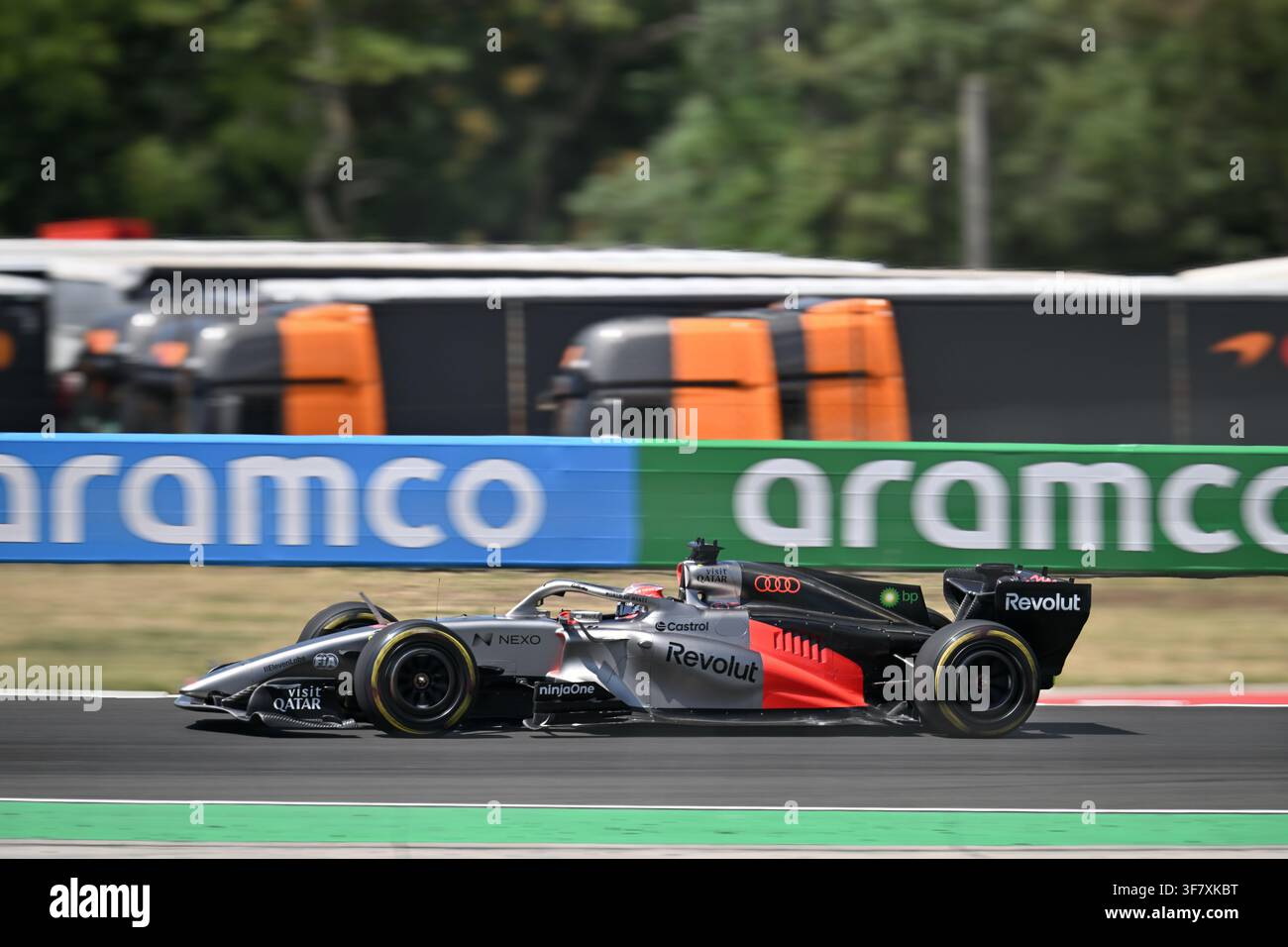 Voiture Audi de Formule 1 sur la piste pendant le Grand Prix de Hongrie 2026 au Hungaroring en Hongrie Banque D'Images