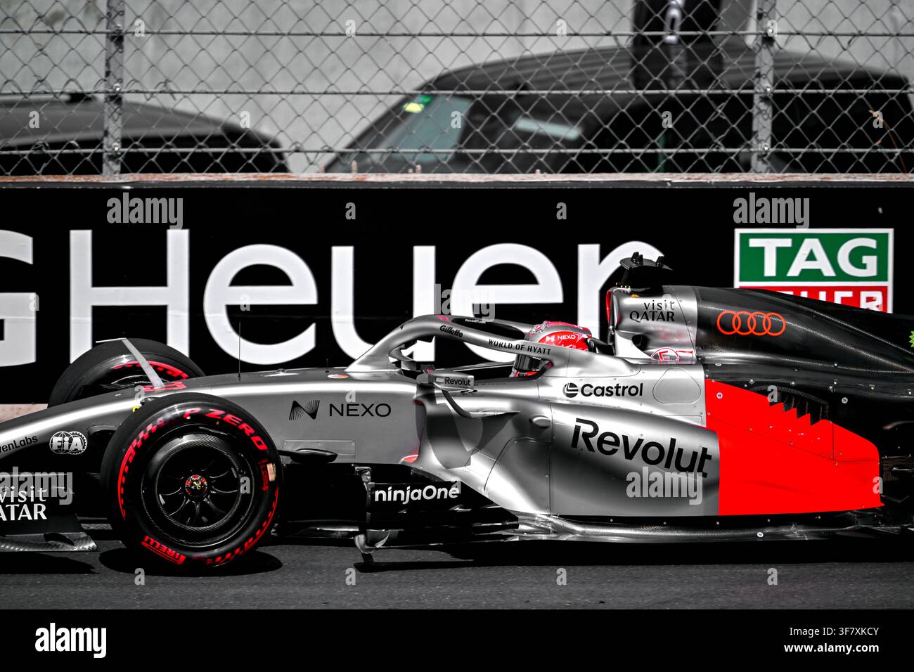 Nico Hülkenberg d'Allemagne conduit la voiture de Formule 1 Audi Revolut F1 Team R26 sur la piste pendant le week-end du Grand Prix de Hongrie 2026 au Hungaroring Banque D'Images
