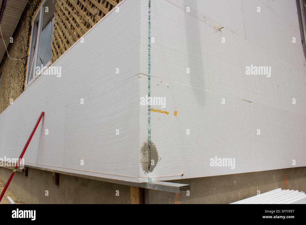 Angle de la maison isolé par des dalles de polystyrène Banque D'Images