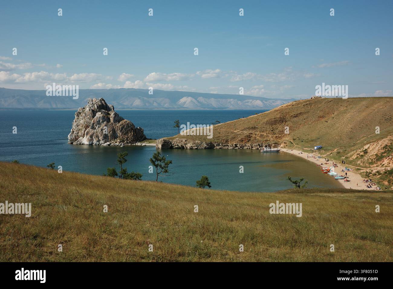 Vue de la plage de sable du lac Baïkal Banque D'Images