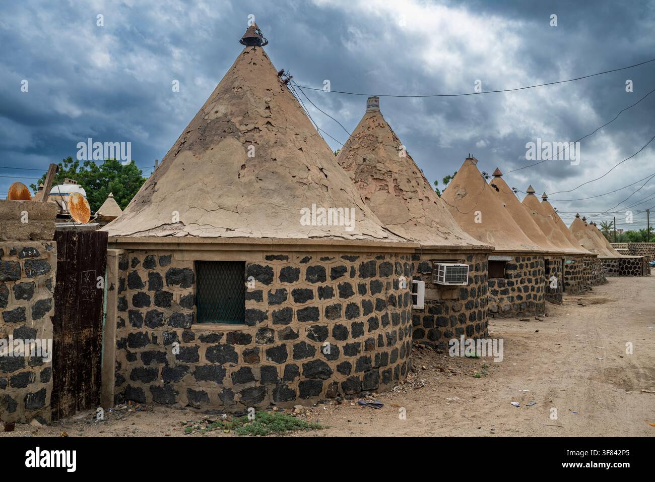 Les maisons rondes traditionnelles construites à l'époque coloniale britannique à Port-Soudan affichent un style architectural unique de cette période au Soudan Banque D'Images
