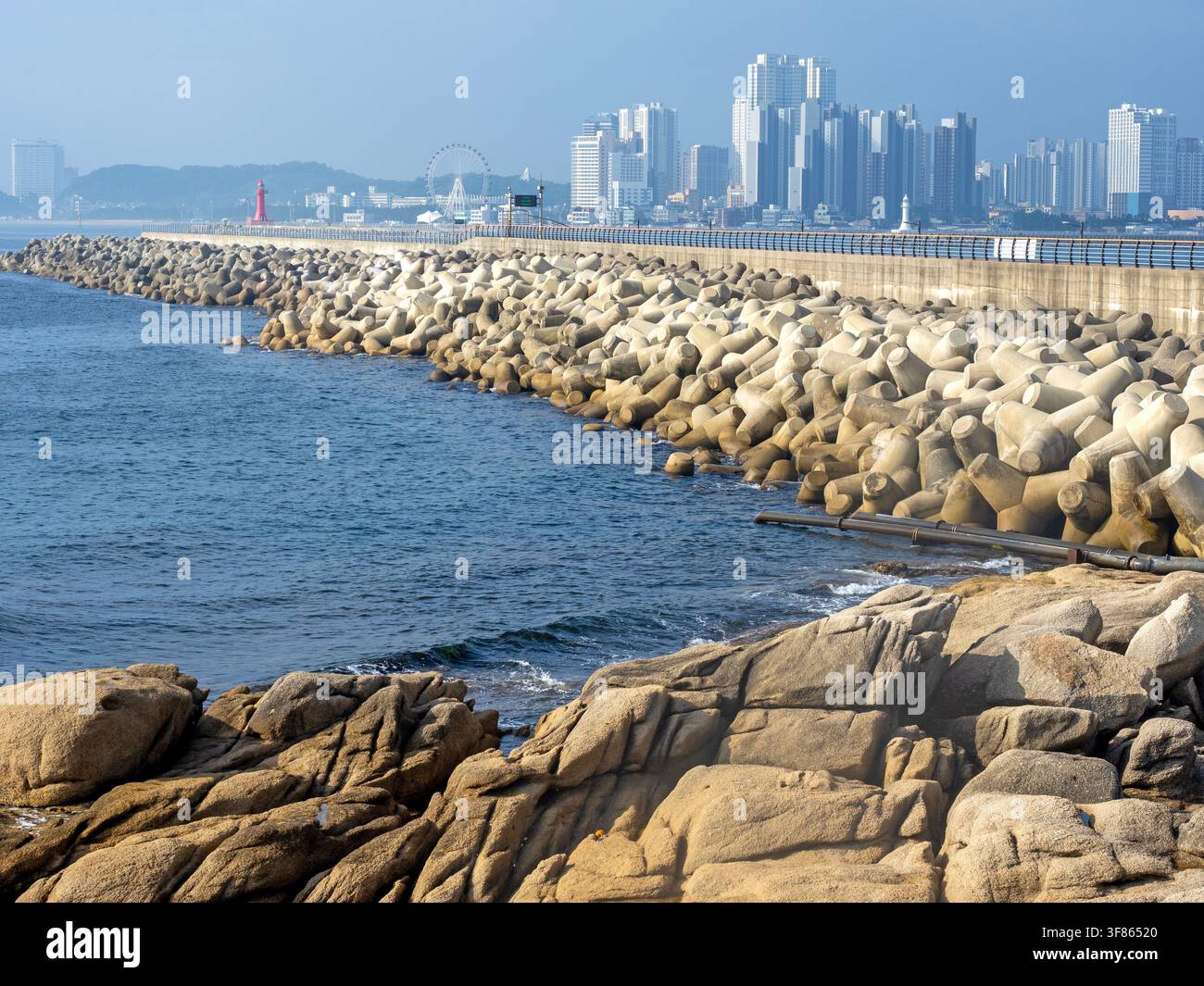 Vue sur Sokcho depuis le pavillon du lever du soleil de Yeonggeumjeong Banque D'Images