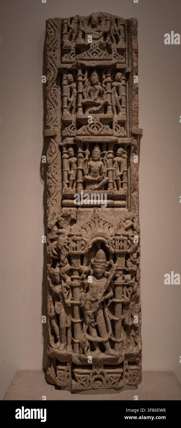 Jambage de porte du temple jain en marbre blanc au musée d'art John et Mable Ringling Banque D'Images