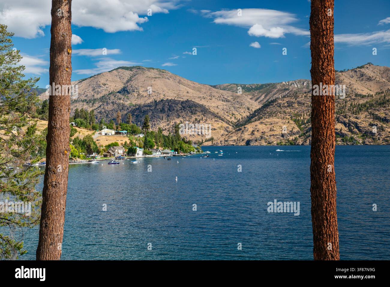 Lac Chelan, vue depuis la South Lakeshore Road, Cascades du Nord, État de Washington, États-Unis Banque D'Images