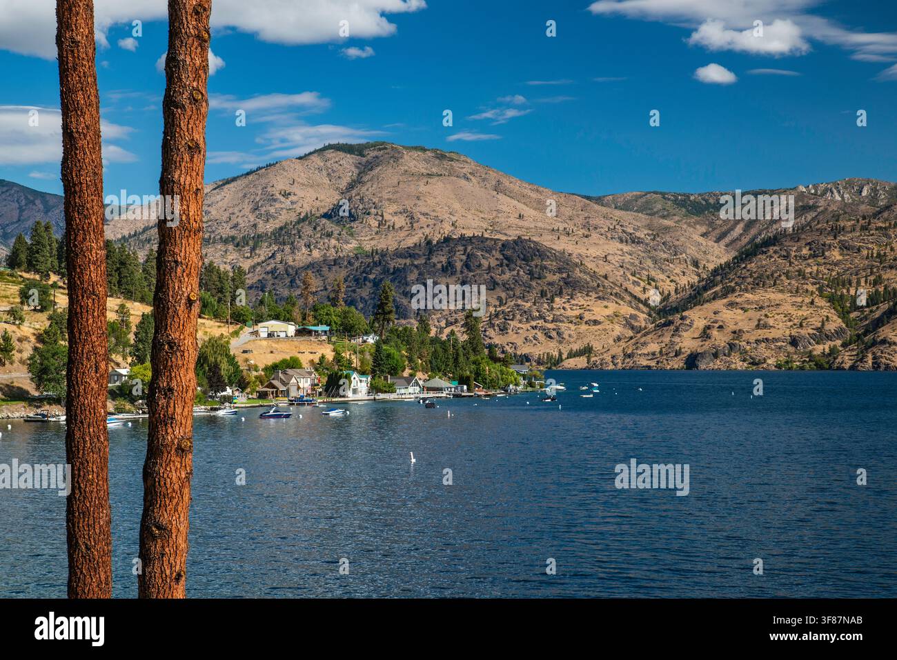 Lac Chelan, vue depuis la South Lakeshore Road, Cascades du Nord, État de Washington, États-Unis Banque D'Images