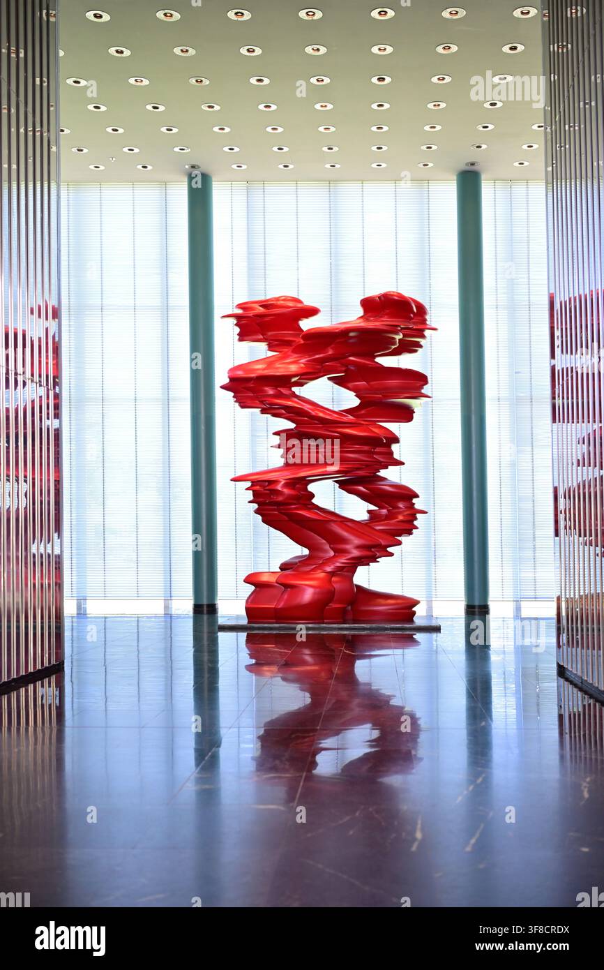 Düsseldorf, Allemagne - 15 mars 2026 : mobilier de hall avec de grandes fenêtres à Düsseldorf, Allemagne Banque D'Images