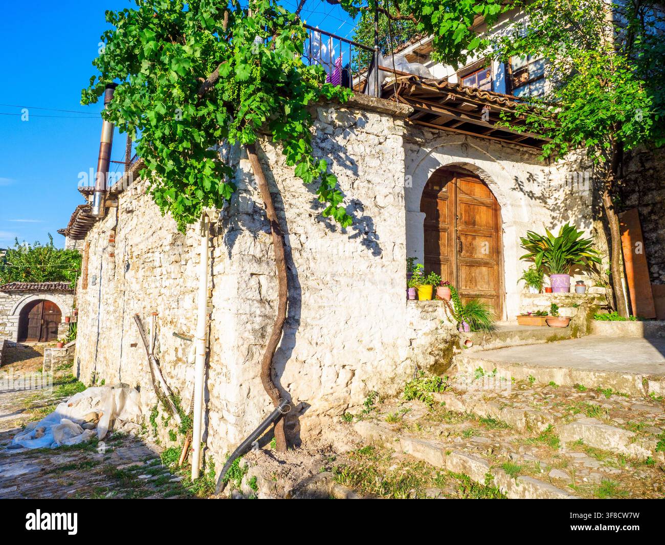 Maisons en pierre dans le quartier ancien de Mangalem - Berat, Albanie Banque D'Images