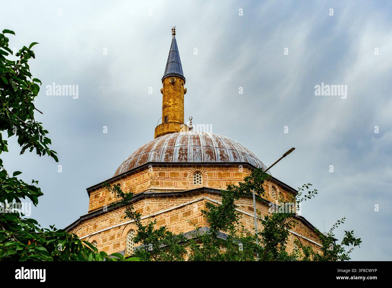 La mosquée Iljaz Mirahori, ou la mosquée Mirahor construite en 1494 par Iljaz bej Mirahori - Korce, Albanie Banque D'Images