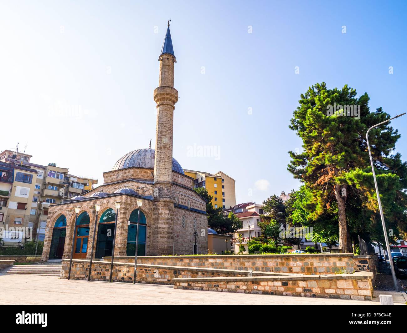 La mosquée Iljaz Mirahori, ou la mosquée Mirahor construite en 1494 par Iljaz bej Mirahori - Korce, Albanie Banque D'Images
