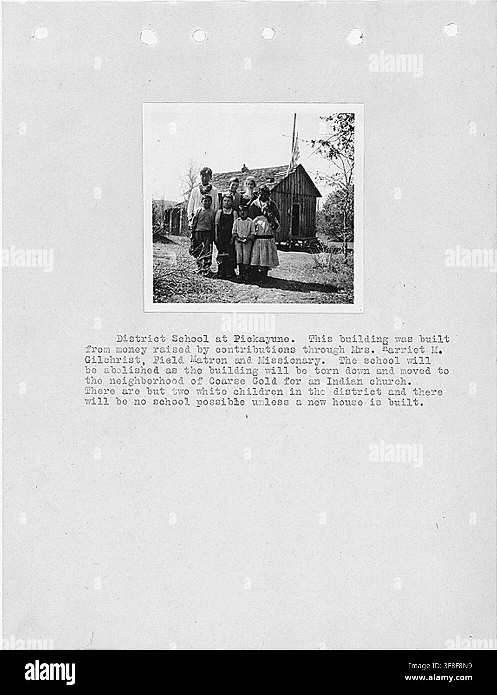 Une photographie de 1920 de l'école de district de Pickayune, en Californie, tirée d'un rapport d'enquête sur les comtés de Fresno et Madera par L.D. Creel, dans le cadre des archives du Bureau of Indian Affairs. Banque D'Images