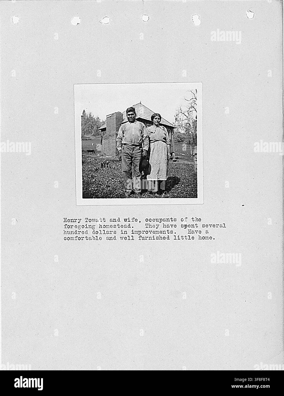 Henry Towatt et sa femme, photographiés en Californie, dans le cadre d'un rapport d'enquête sur les comtés de Fresno et Madera par L.D. Creel, daté du 1er janvier 1920. Banque D'Images