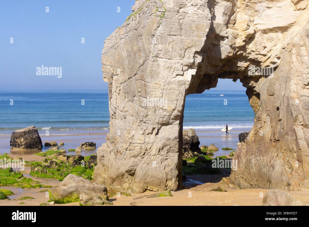Arche rocheuse naturelle de Port-Blanc sur la Cote Sauvage, péninsule de Quiberon, Bretagne, France Banque D'Images