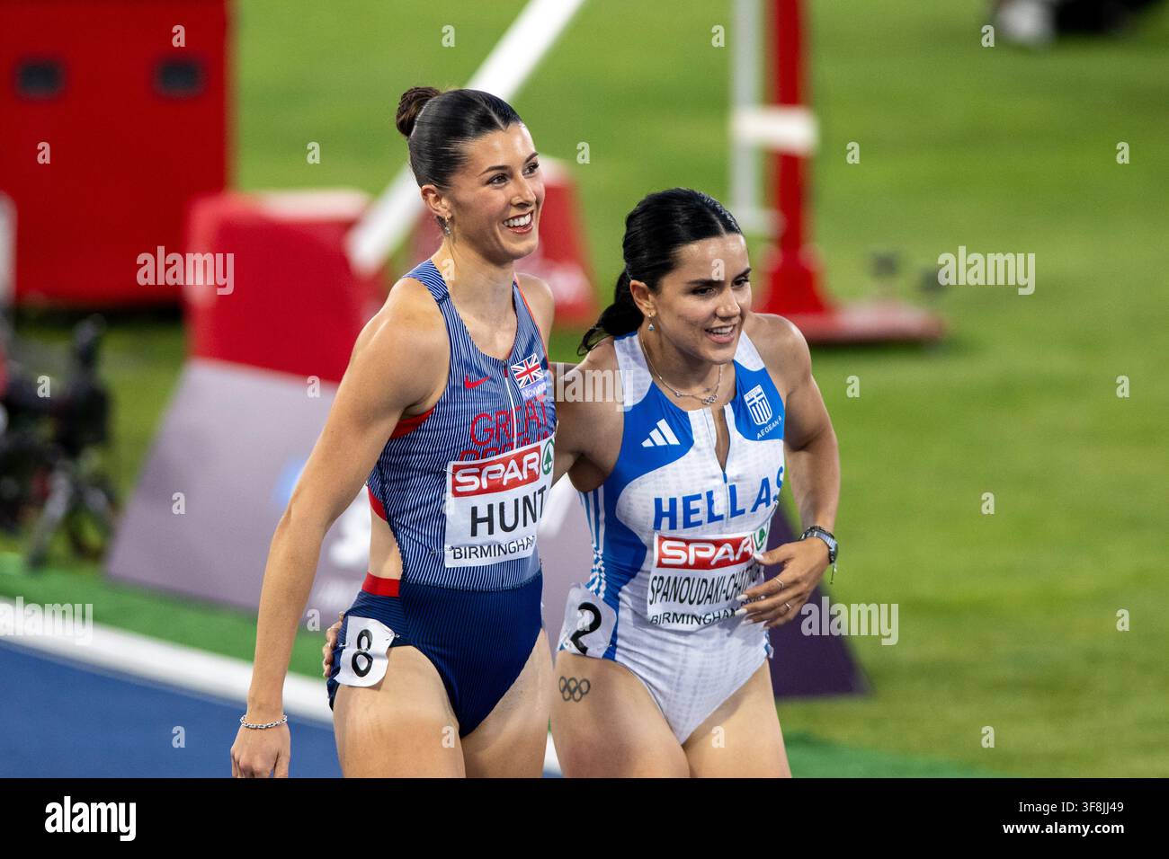 Amy HUNT (200m Femmes) de Grande-Bretagne et d'Irlande du Nord et Rafailia SPANOUDAKI-CHATZIRIGA (200m Femmes) après la demi-finale du 200m des Championnats d'Europe d'athlétisme Birmingham 2026 à l'Alexander Stadium, Birmingham, Angleterre. Crédit Photo : Mark Dunn Photography. Banque D'Images