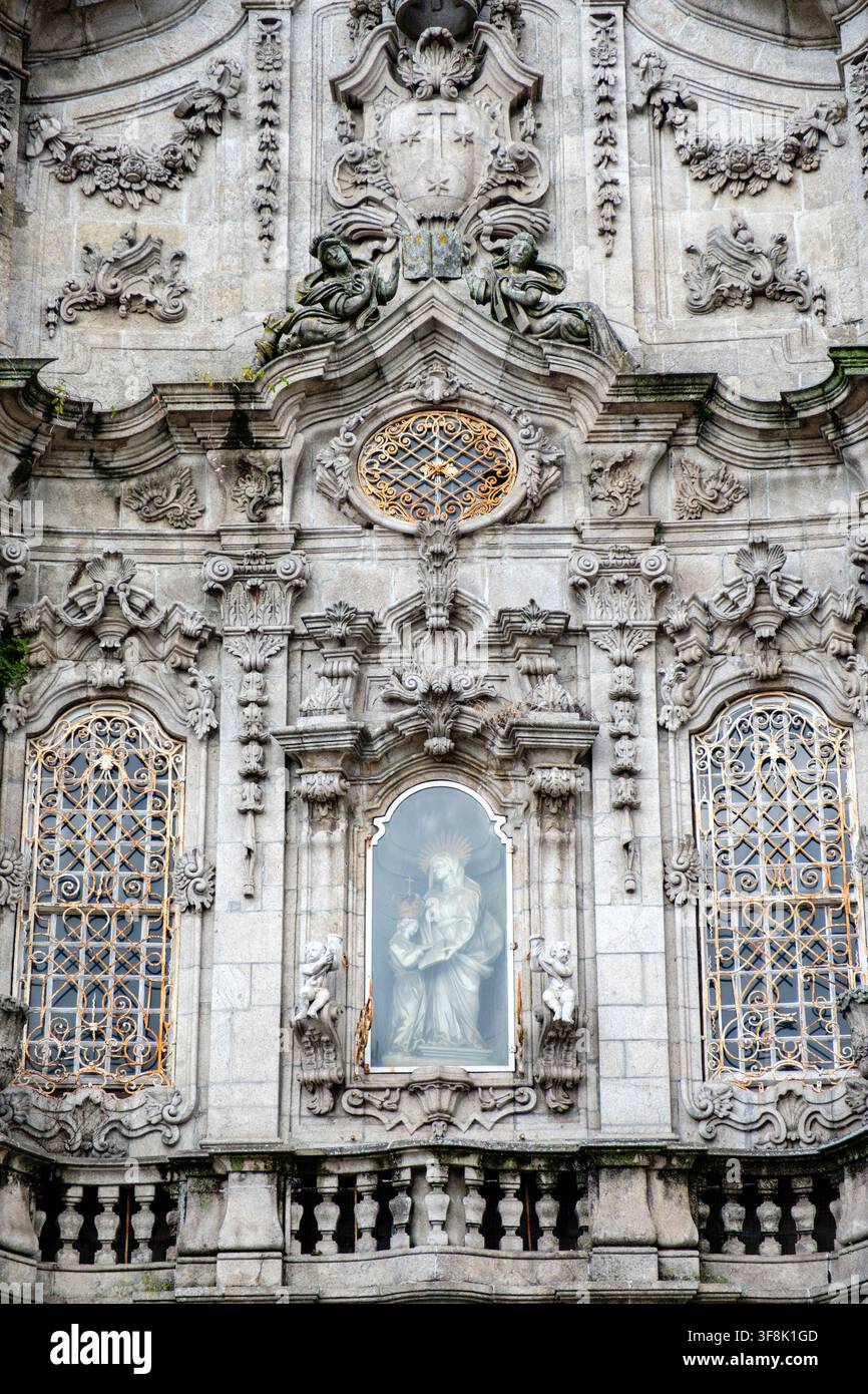 Détail de l'extérieur de l'Igreja do Carmo, église de style architectural baroque/rococo, Oporto, Porto, Portugal Banque D'Images