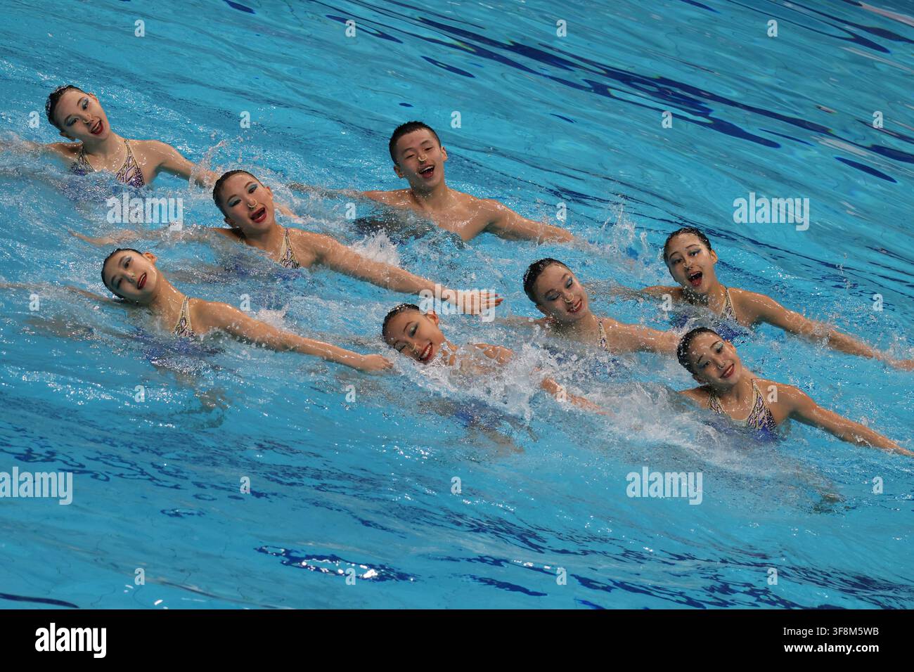Budapest, Hongrie. 12 août 2026. L'équipe de Chine performe lors de la finale technique par équipes des Championnats du monde juniors de natation artistique à Budapest, Hongrie, le 12 août 2026. Crédit : Attila Volgyi/Xinhua/Alamy Live News Banque D'Images