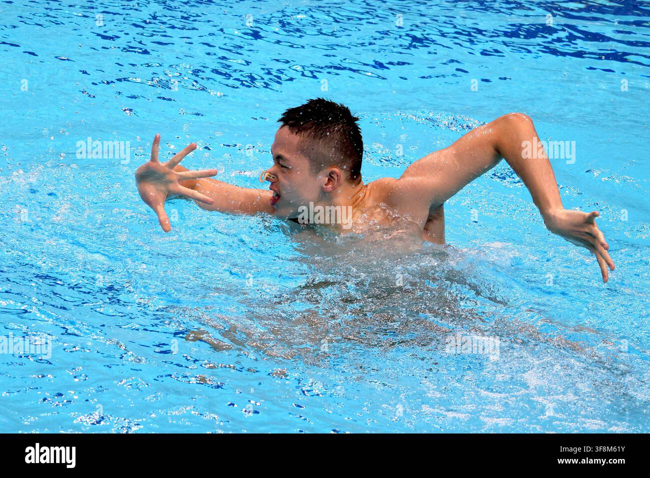 Budapest, Hongrie. 12 août 2026. Chen Keyu de Chine performe lors de la finale technique individuelle masculine des Championnats du monde de natation artistique junior à Budapest, Hongrie, le 12 août 2026. Crédit : Attila Volgyi/Xinhua/Alamy Live News Banque D'Images