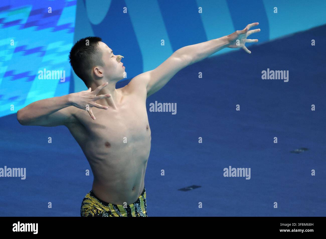 Budapest, Hongrie. 12 août 2026. Chen Keyu de Chine performe lors de la finale technique individuelle masculine des Championnats du monde de natation artistique junior à Budapest, Hongrie, le 12 août 2026. Crédit : Attila Volgyi/Xinhua/Alamy Live News Banque D'Images