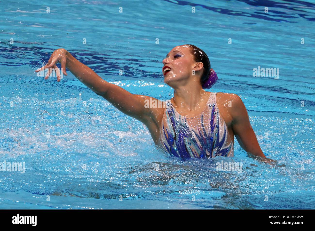 Budapest, Hongrie. 12 août 2026. Daniela Suarez Fernandez d'Espagne performe lors de la finale technique individuelle féminine des Championnats du monde juniors de natation artistique à Budapest, Hongrie, le 12 août 2026. Crédit : Attila Volgyi/Xinhua/Alamy Live News Banque D'Images