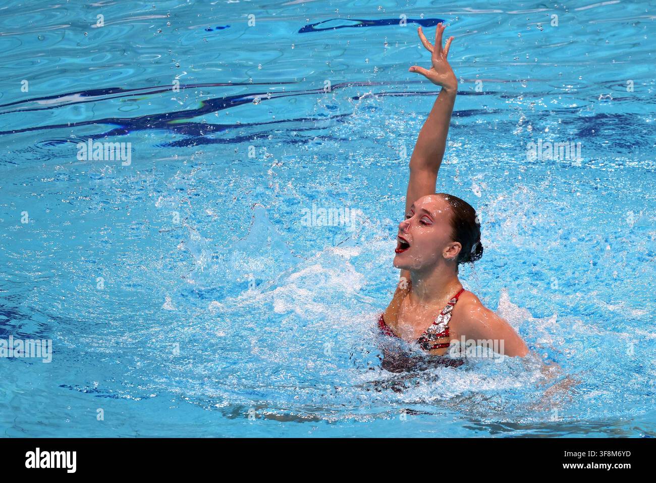 Budapest, Hongrie. 12 août 2026. Aleksandra Zavialova de Russie performing pendant la finale technique en solo féminin des Championnats du monde juniors de natation artistique à Budapest, Hongrie, le 12 août 2026. Credit : Attila Volgyi/Xinhua/Alamy Live News Banque D'Images
