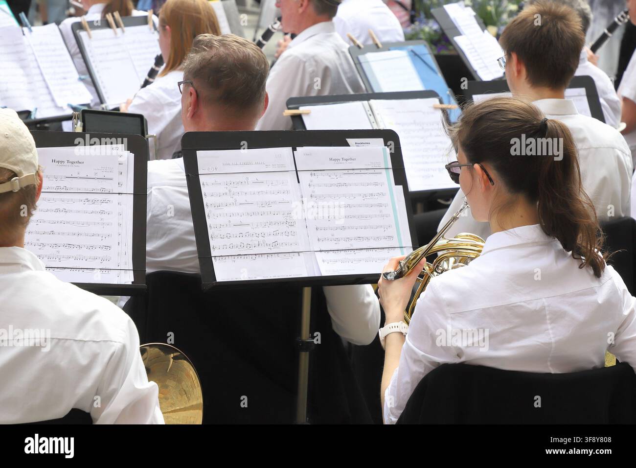 Stockholm, Suède - 23 mai 2026 : L'Orchestre de Cuivres de Stockholm joue lors de la Journée de la Musique de Cuivres sur le Stortorget Banque D'Images