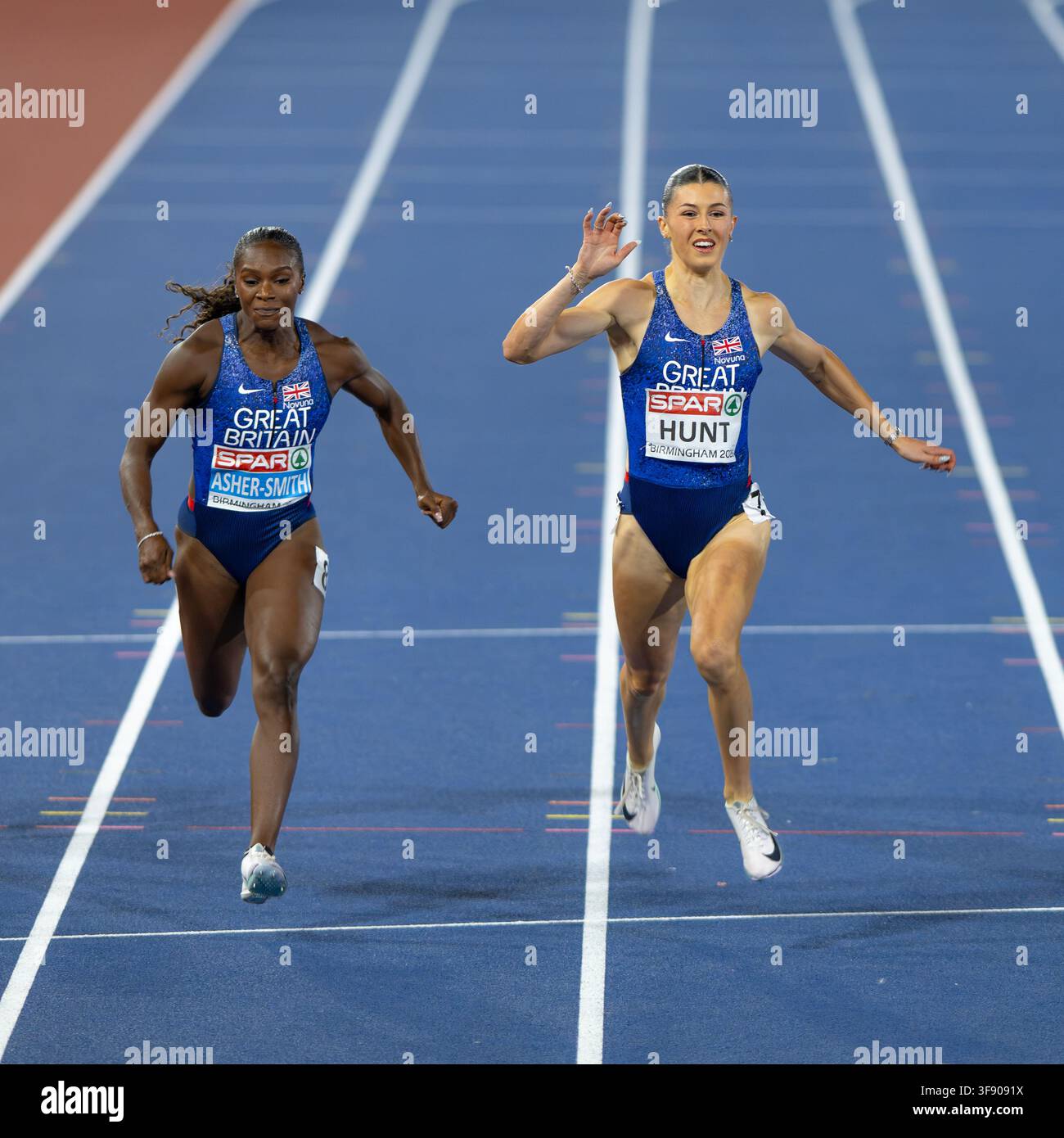 Dina ASHER-SMITH (200m Femmes) et Amy HUNT (200m Femmes) de Grande-Bretagne et d'Irlande du Nord en action pendant la demi-finale du 200m des Championnats d'Europe d'athlétisme Birmingham 2026 à l'Alexander Stadium, Birmingham, Angleterre. Crédit Photo : Mark Dunn Photography. Banque D'Images