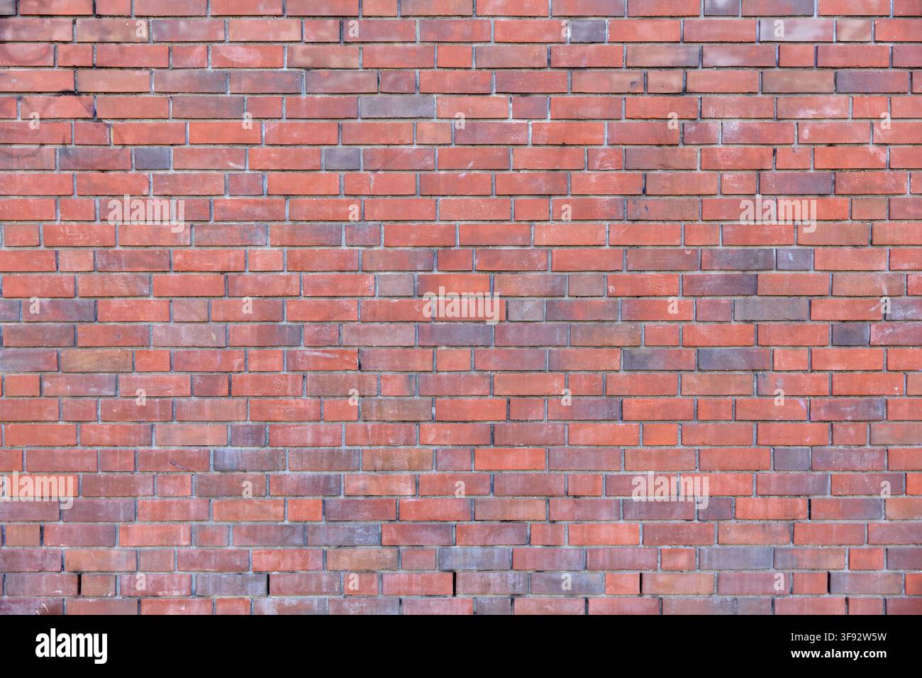 Mur de briques rouges dans un motif de briques en désordre classique, remplissant le cadre comme une texture de fond Banque D'Images