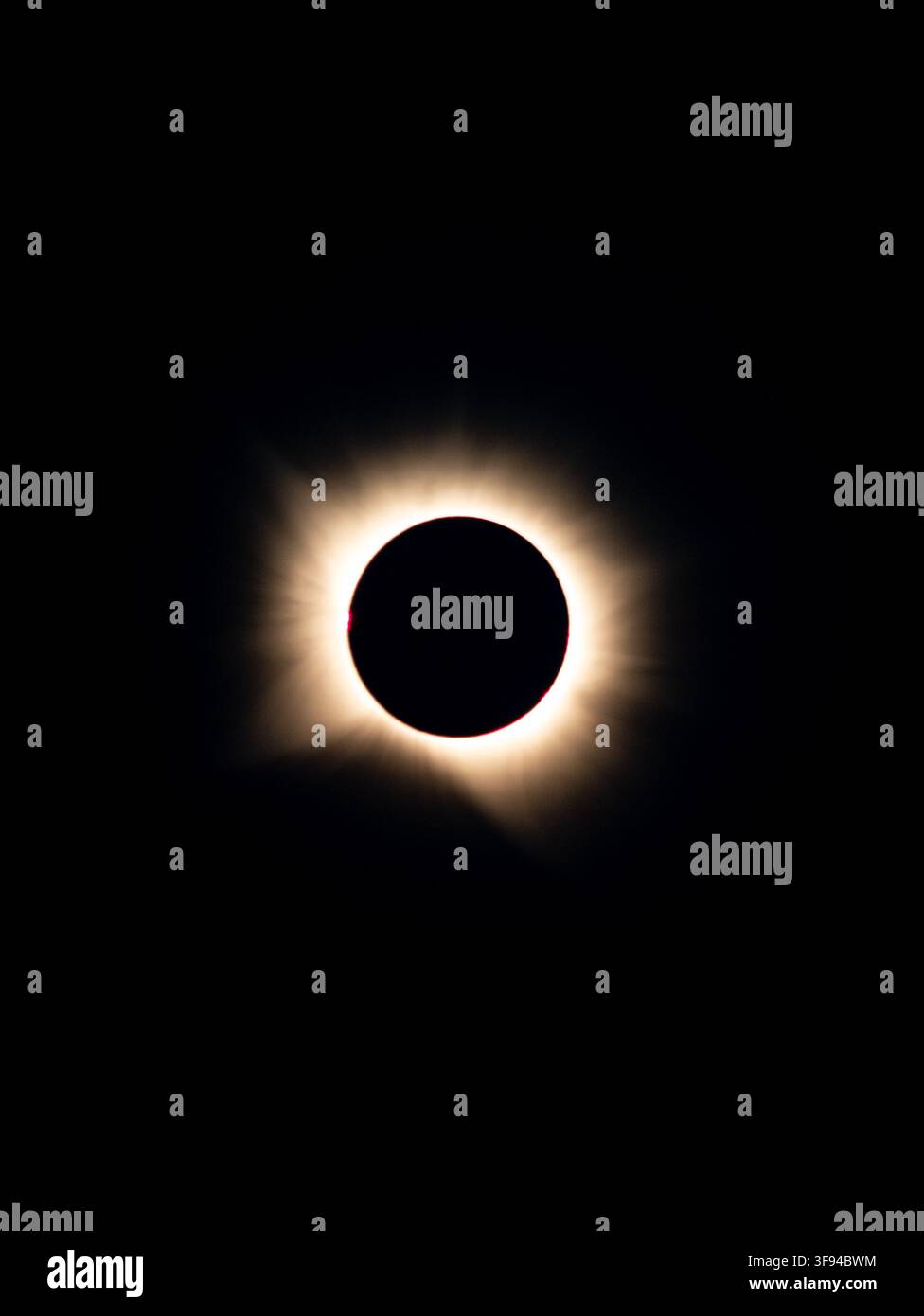 Éclipse totale de soleil de 2026 observée à Sebúlcor, Espagne – Totalité, couronne blanche Banque D'Images