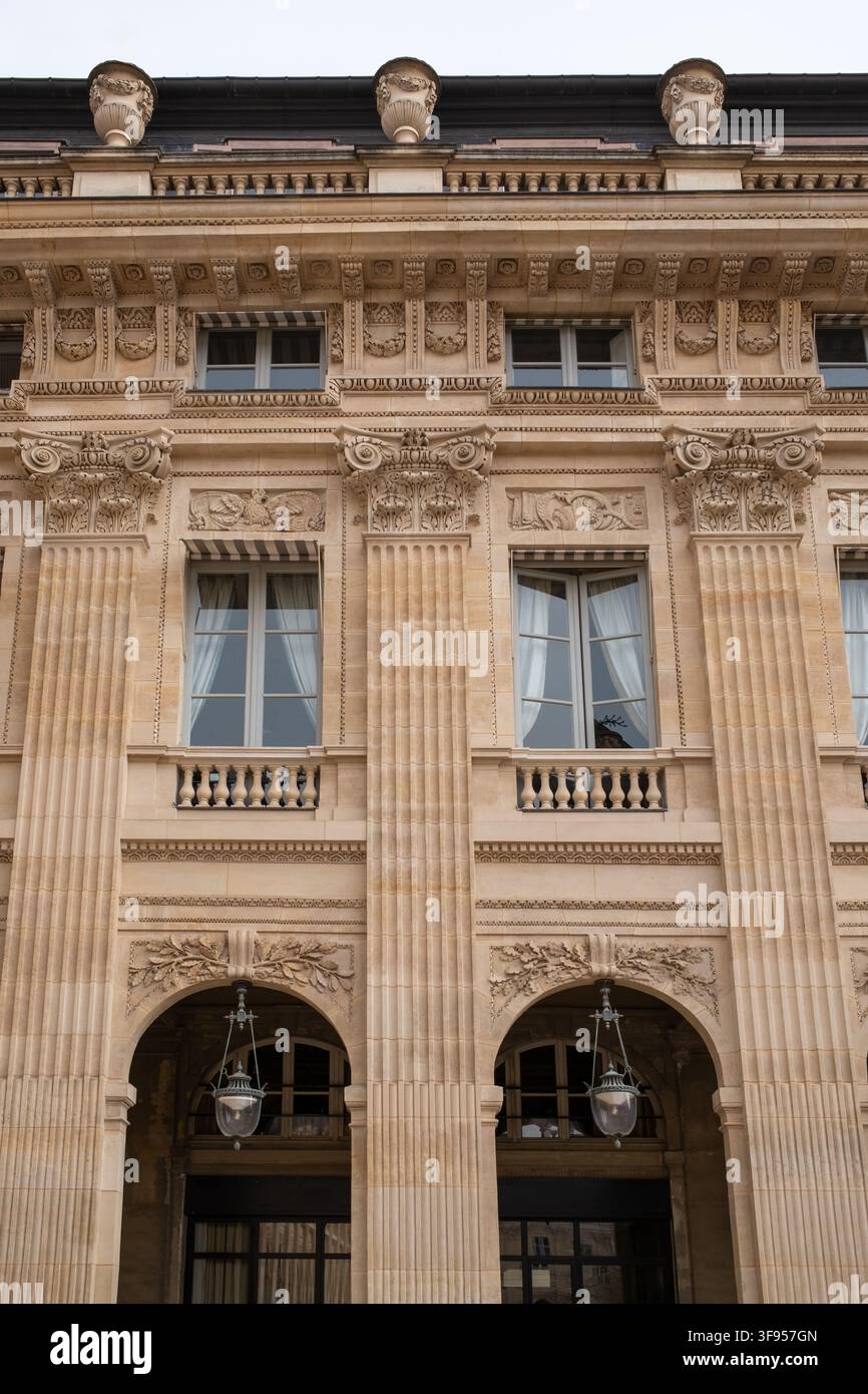 Architecture ornée dans les jardins du Palais Royal à Paris, France Banque D'Images