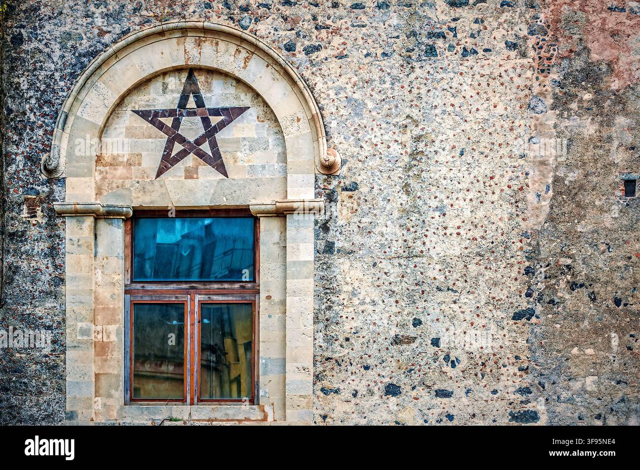 Sicile Catania Château d'Ursino - Pentalpha (étoile à cinq branches) situé au-dessus de la fenêtre Levant du château d'Ursino Banque D'Images