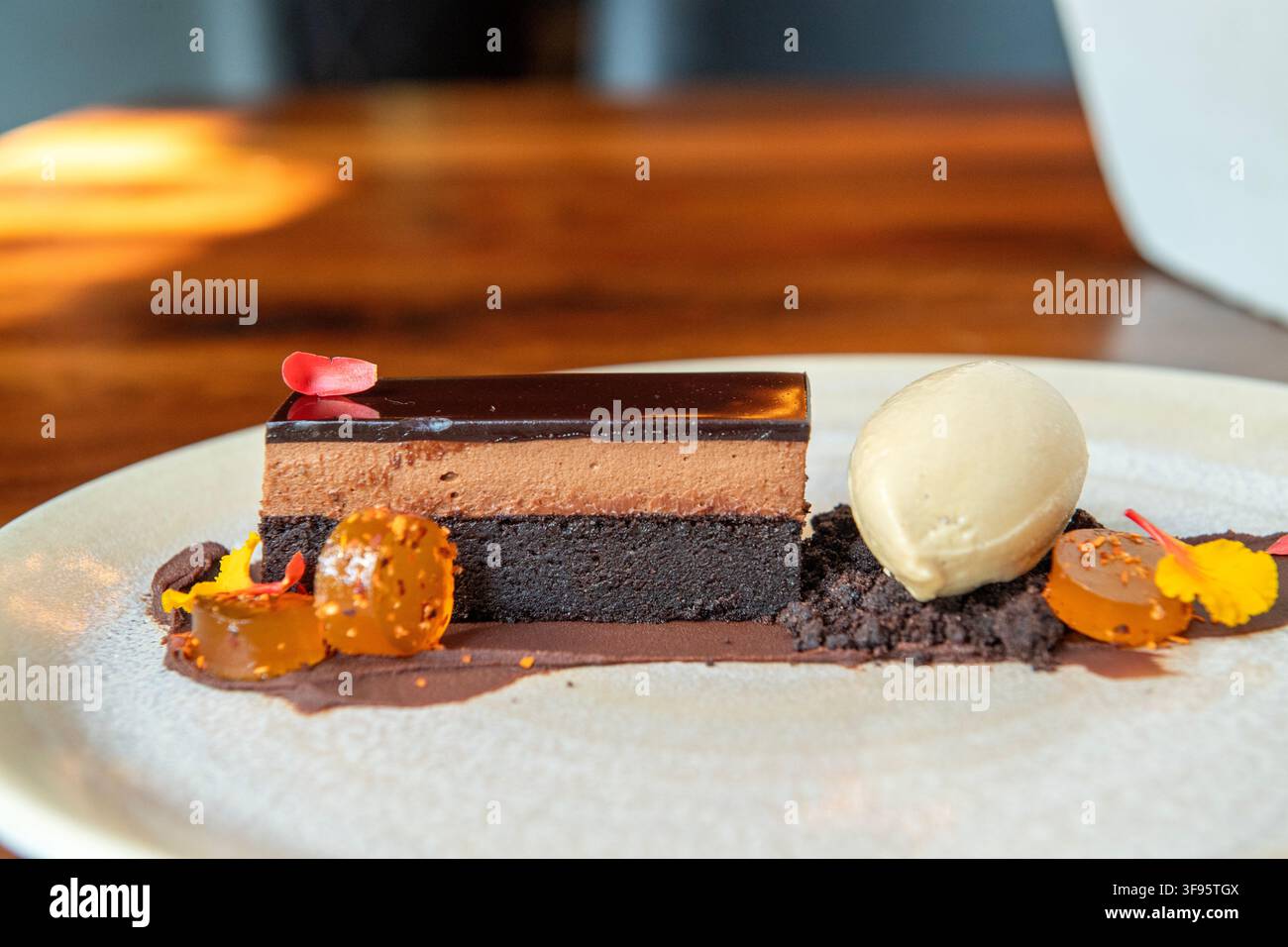 Tarte au chocolat à la Fonda San Miguel, Austin, Texas, le 17 octobre 2024. (Photo par John Anderson/The Austin Chronicle) Banque D'Images