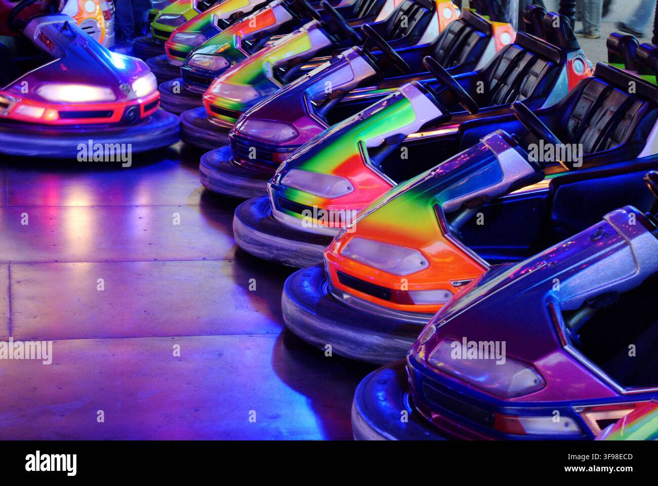 Autoscooter sur une kermis appelée Mai-Dult à Ratisbonne. Allemagne Banque D'Images