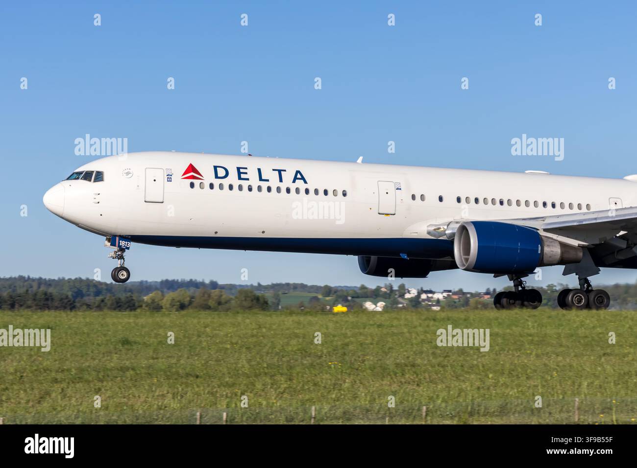 Zurich, Suisse - 24 avril 2026 : Avion Delta Air Lines Boeing 767-400ER à l'aéroport de Zurich en Suisse. Banque D'Images