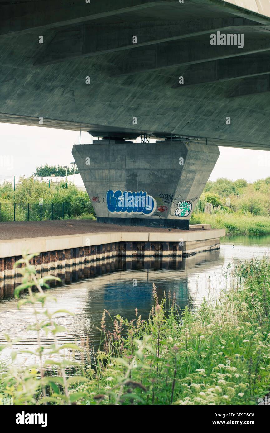 Pont Mersey Gateway enjambant la rivière Mersey entre Widnes et Runcorn. Banque D'Images
