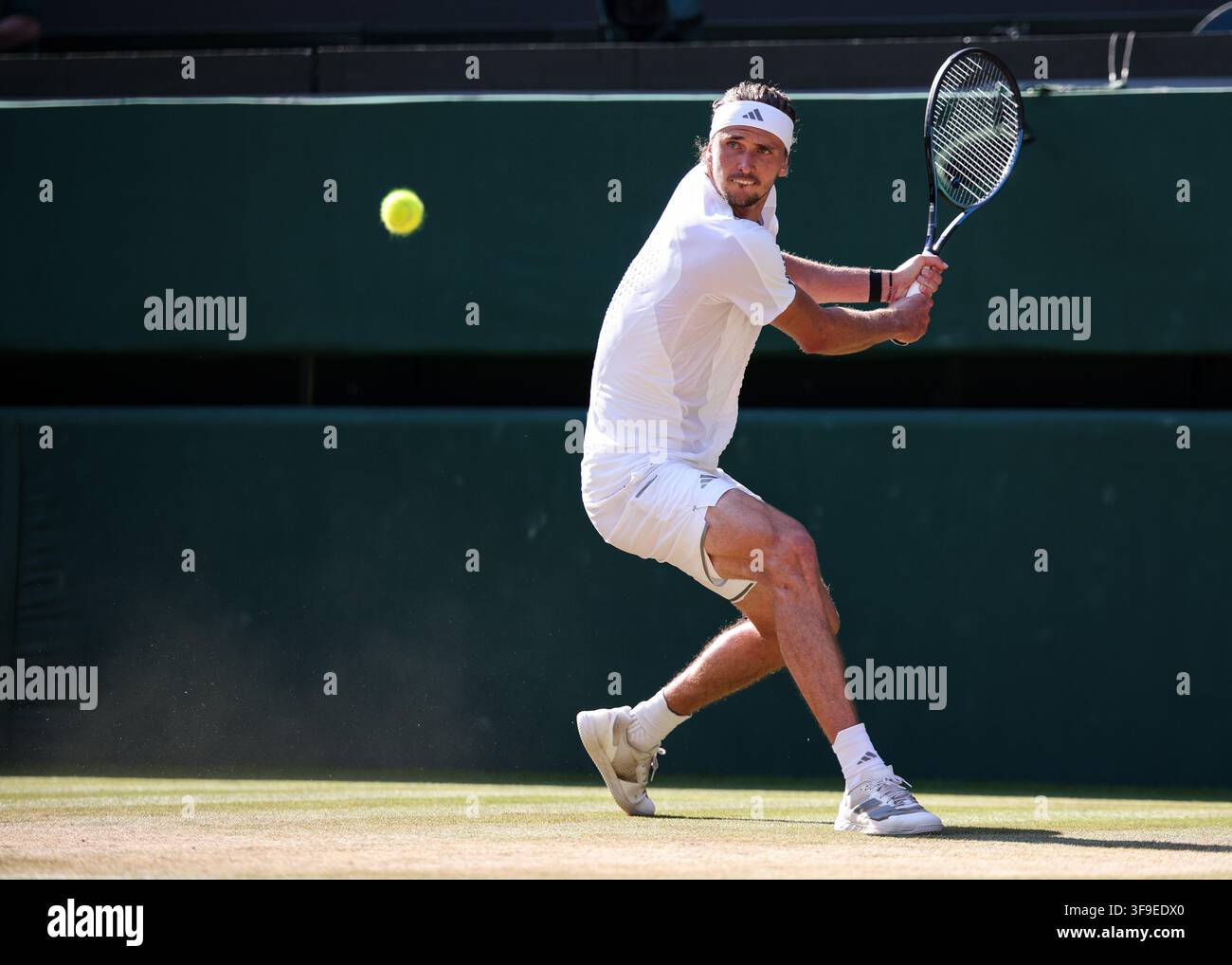 Joueur de tennis allemand Alexander Zverev en action à Wimbledon, Londres, Grande-Bretagne. Banque D'Images