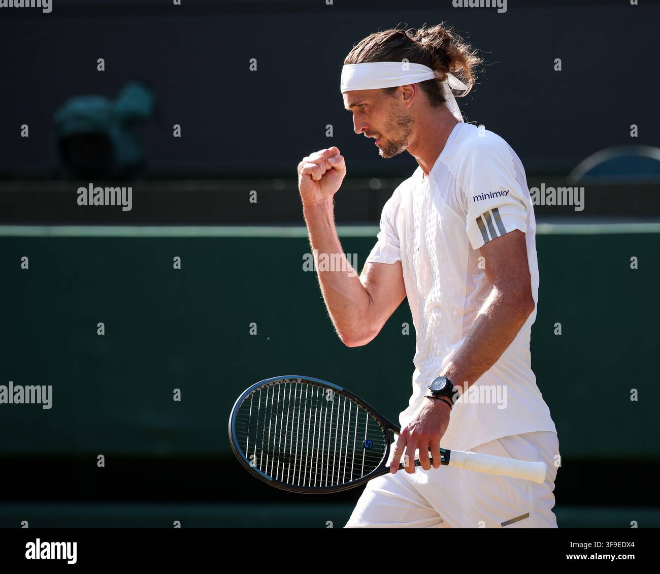Joueur de tennis allemand Alexander Zverev célébrant à Wimbledon, Londres, Grande-Bretagne. Banque D'Images