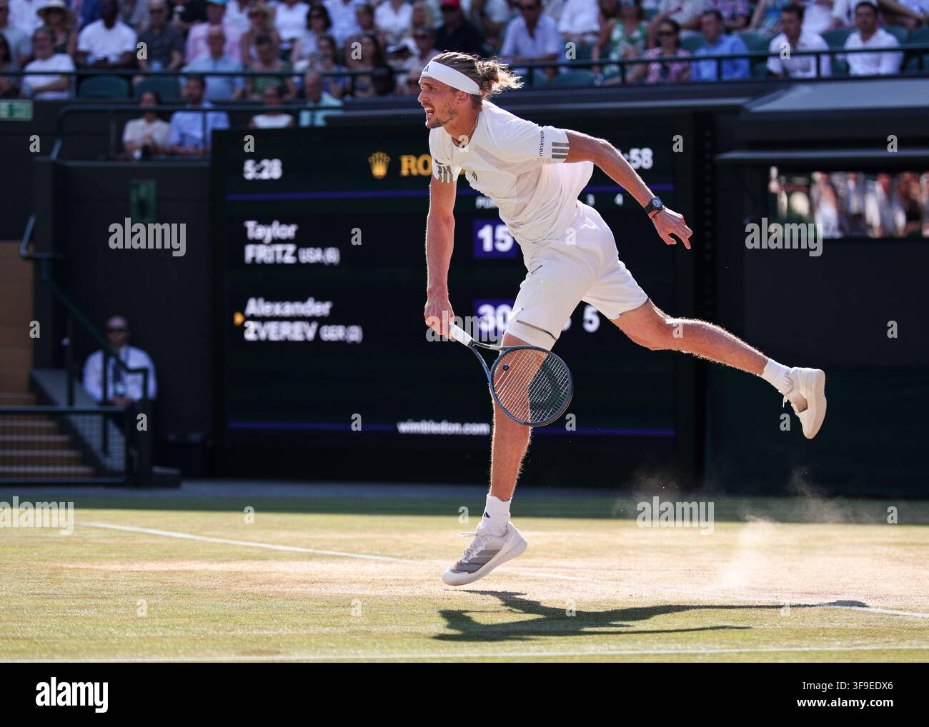 Joueur de tennis allemand Alexander Zverev en action à Wimbledon, Londres, Grande-Bretagne. Banque D'Images