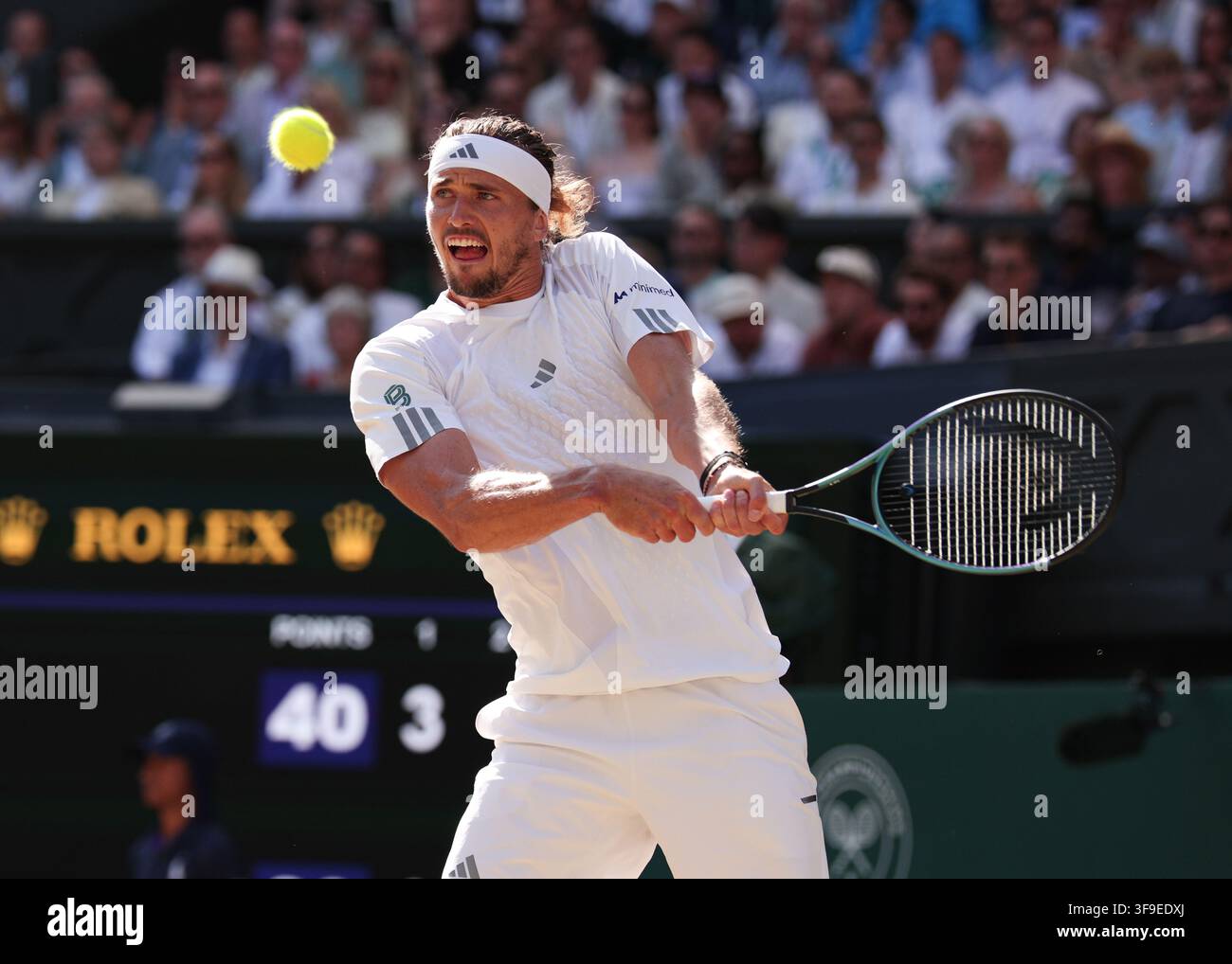 Joueur de tennis allemand Alexander Zverev en action à Wimbledon, Londres, Grande-Bretagne. Banque D'Images
