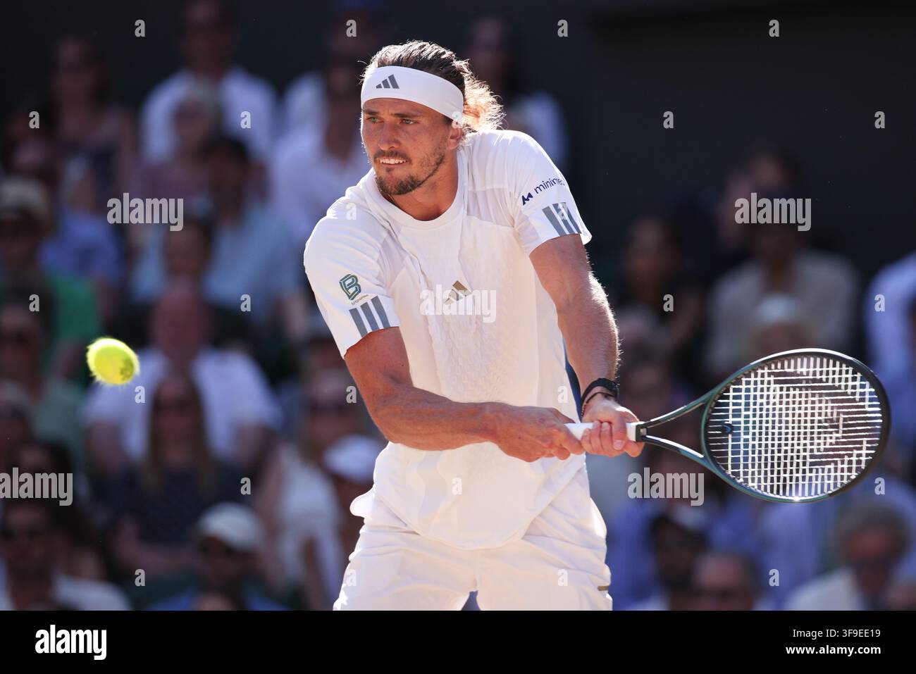 Joueur de tennis allemand Alexander Zverev en action à Wimbledon, Londres, Grande-Bretagne. Banque D'Images