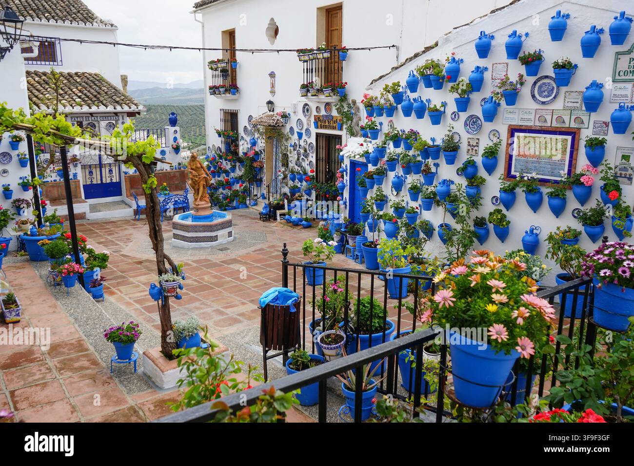 Patio de Las Comedias à Iznajar, Andalousie, Espagne Banque D'Images