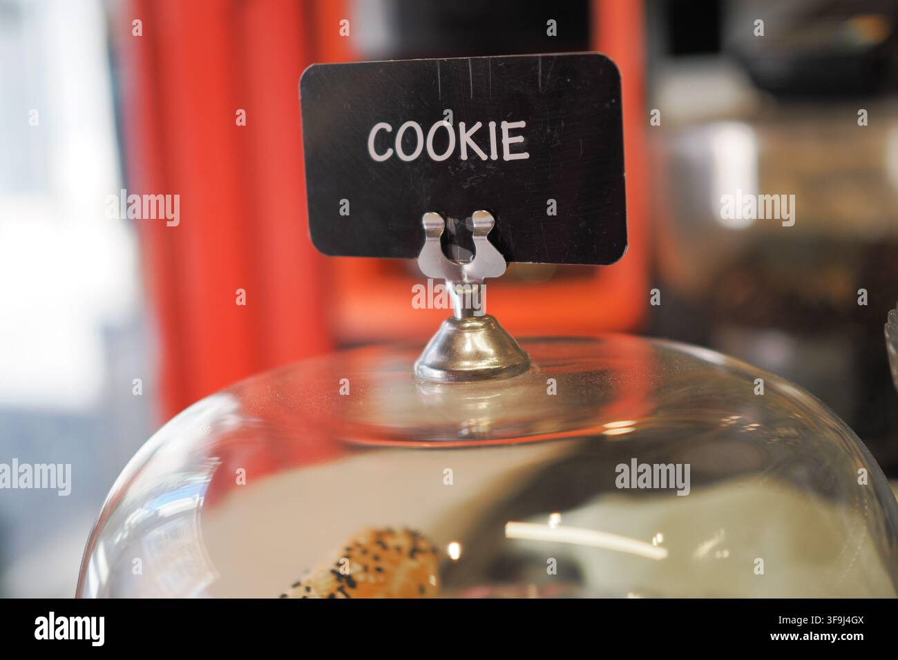 Cookie affiché dans une vitrine dans un café Banque D'Images