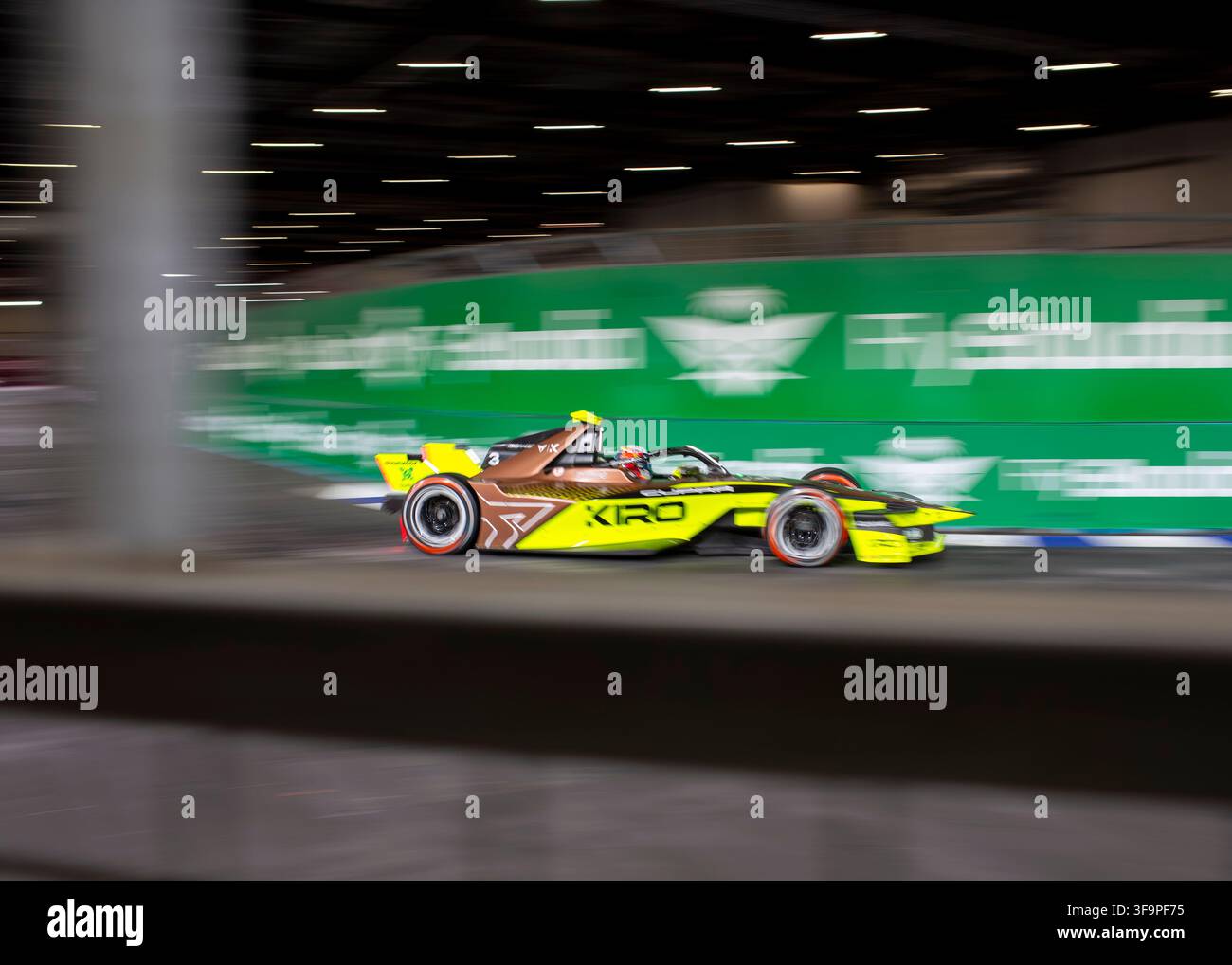 Londres, Royaume-Uni. 16 août 2026. La finale de la saison 12 de la Formule E a lieu à l'ExCel Arena, Londres Credit : Emma Ridgway/Alamy Live News Banque D'Images