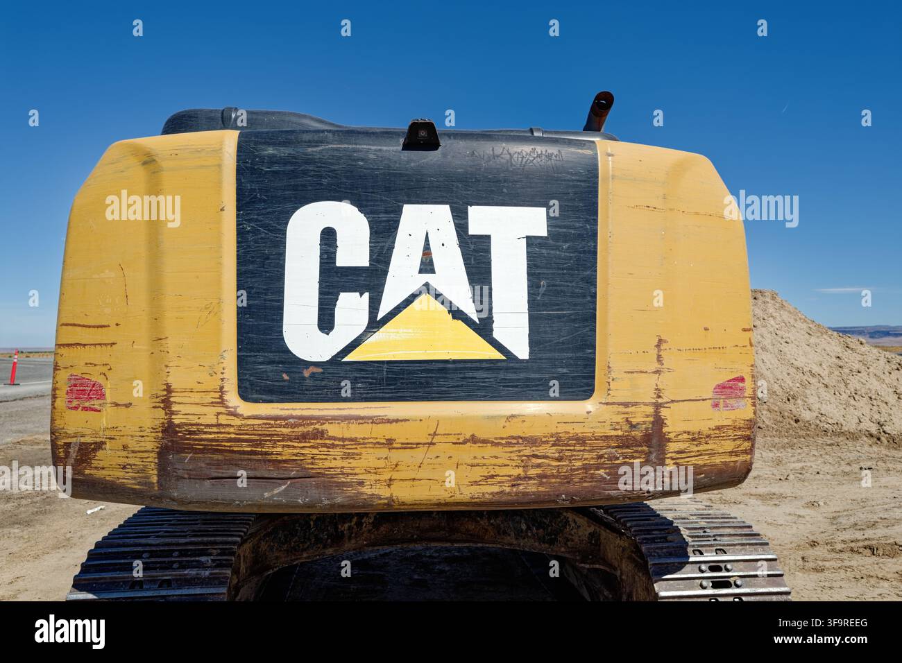Le logo CAT à l'arrière d'une pelleteuse Caterpillar 320E Banque D'Images