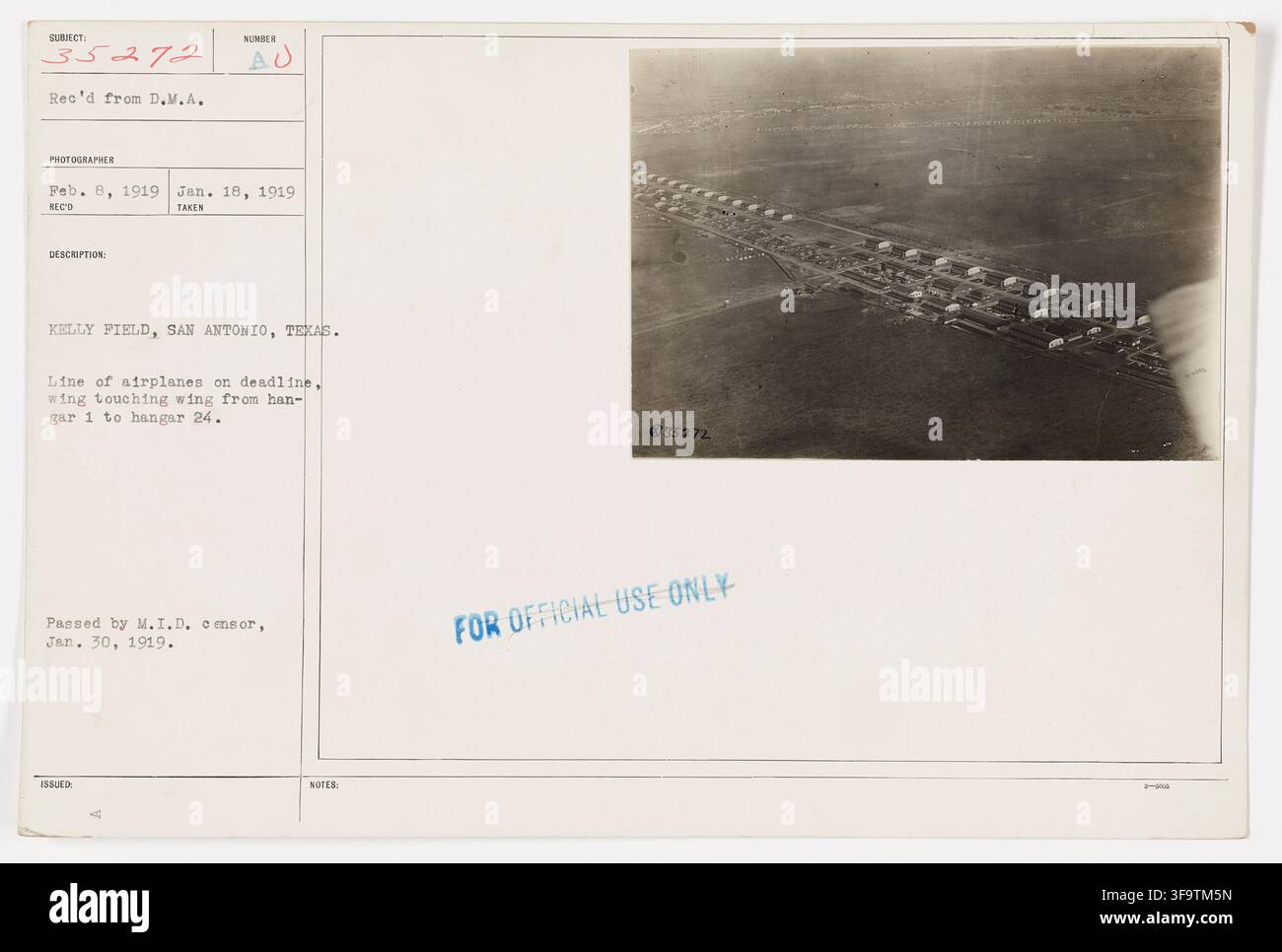 Kelly Field, San Antonio, Texas, avec une ligne d'avions sur la date limite, du hangar 1 au hangar 24, photographiée le 18 janvier 1919 par un photographe inconnu et reçue le 8 février 1919. Banque D'Images