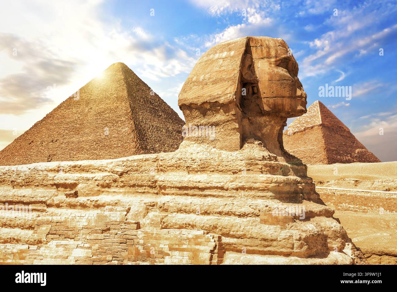 Le Sphinx en face des Pyramides, vue rapprochée Banque D'Images