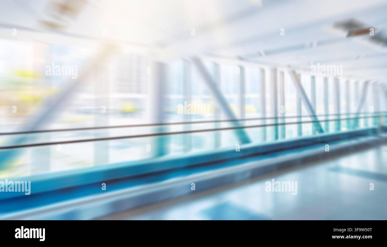 Escalier roulant plat dans la station de métro de Dubaï Banque D'Images