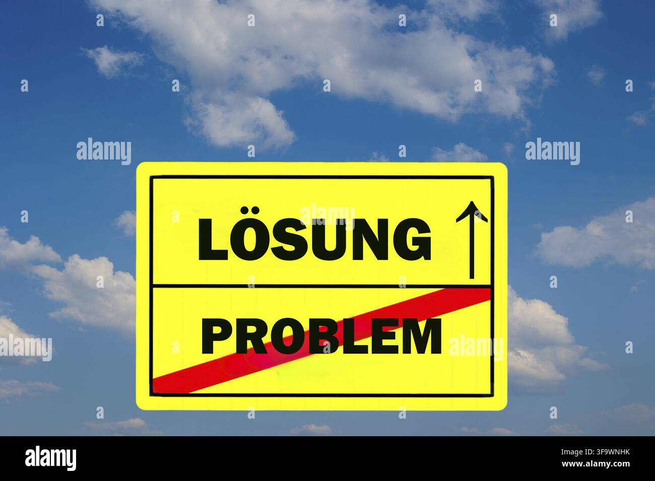 Panneau de signalisation avec traduction allemande pour problème et solution – problème et avec fond de ciel bleu Banque D'Images