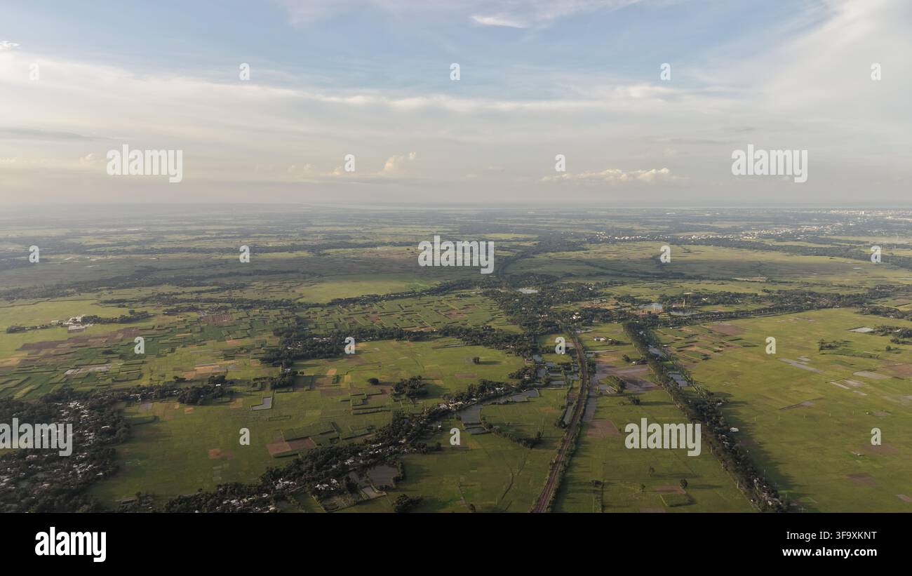 Vue aérienne vaste sur un paysage verdoyant Banque D'Images