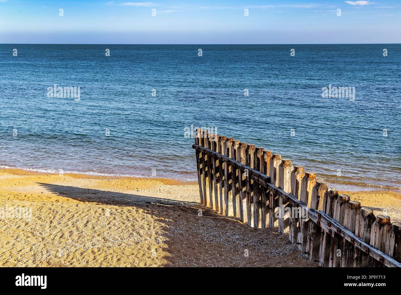 Ancienne structure de brise-lames sur la plage près du Ryde Pier sur l'île de Wight au Royaume-Uni Banque D'Images