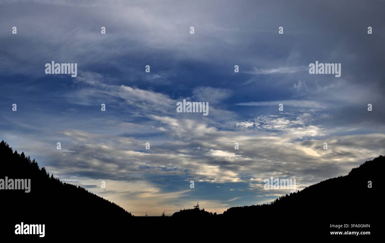 Motif nuageux sur la vallée de Dyfi au Pays de Galles central Banque D'Images